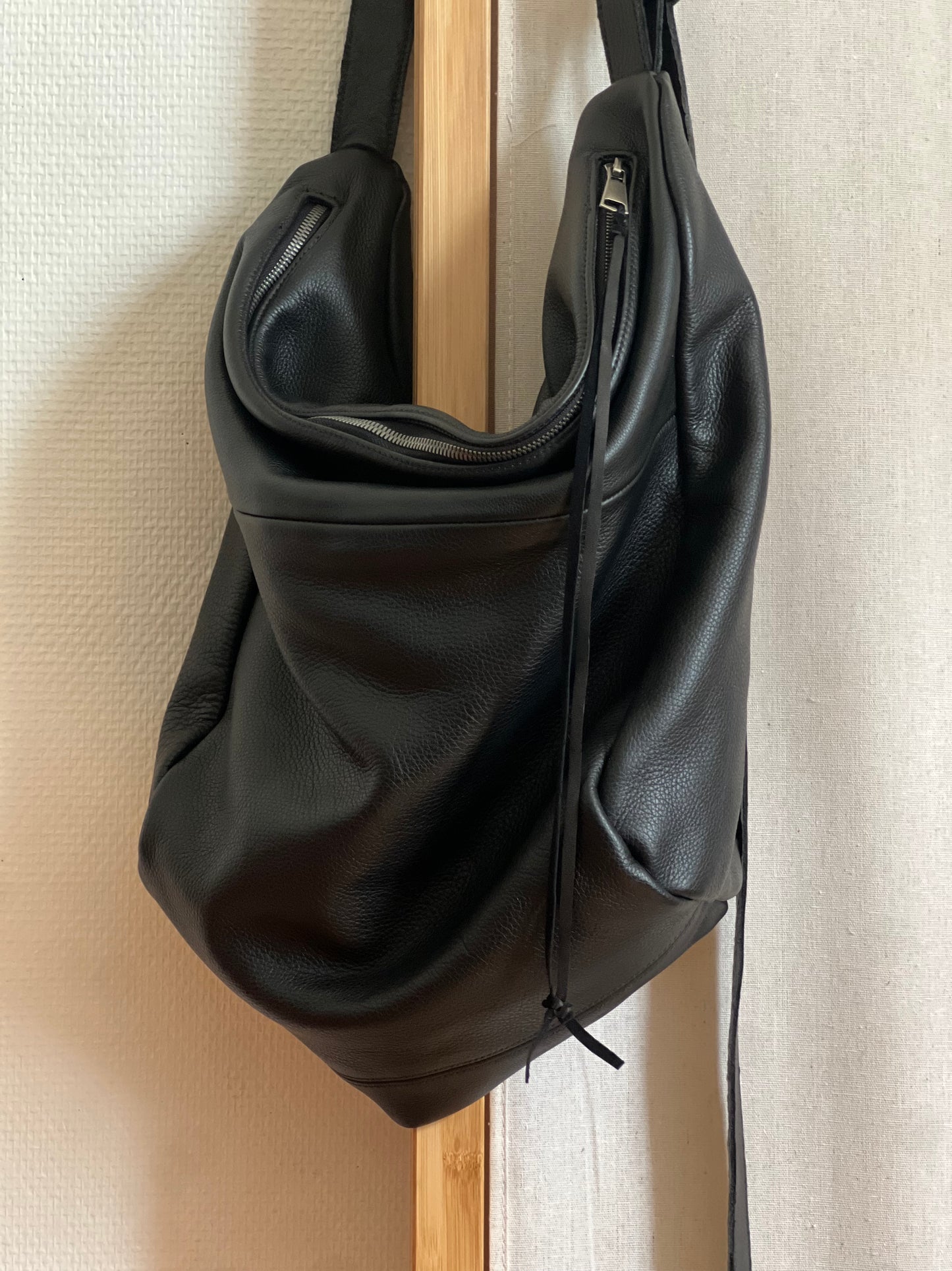 Floater: V2 crossbody