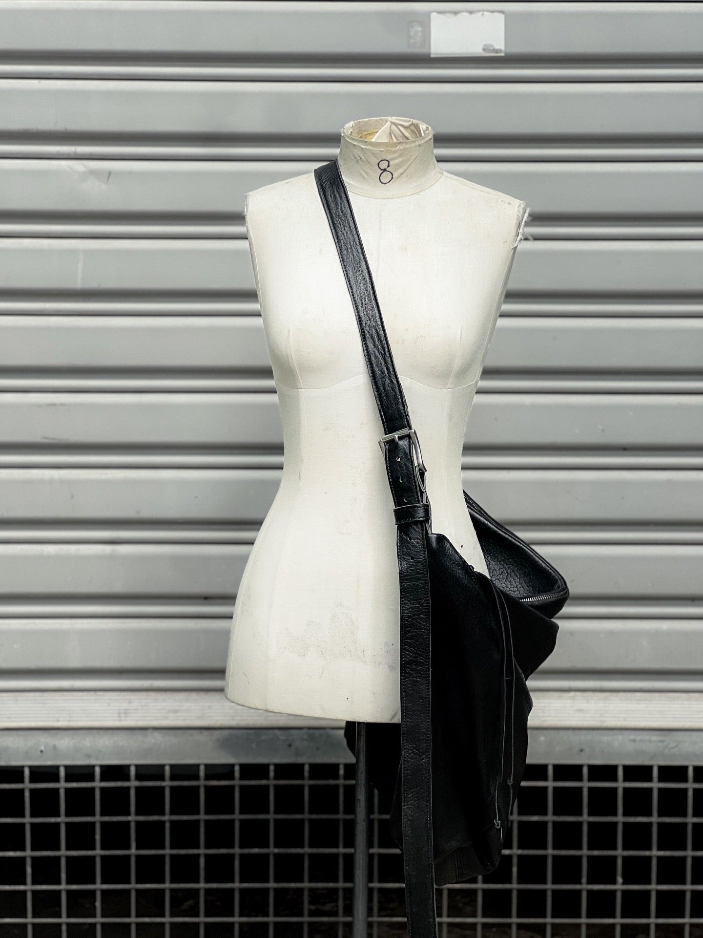 Lambskin : V2 crossbody
