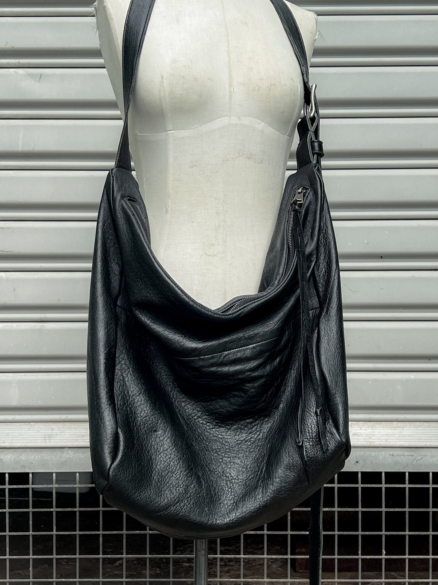 Lambskin : V2 crossbody