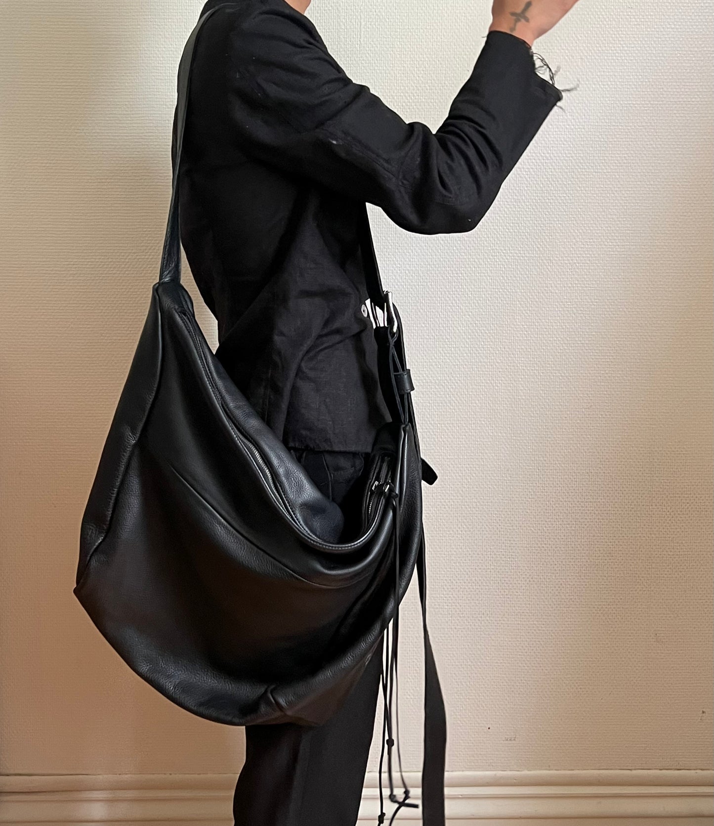 Floater: V2 crossbody
